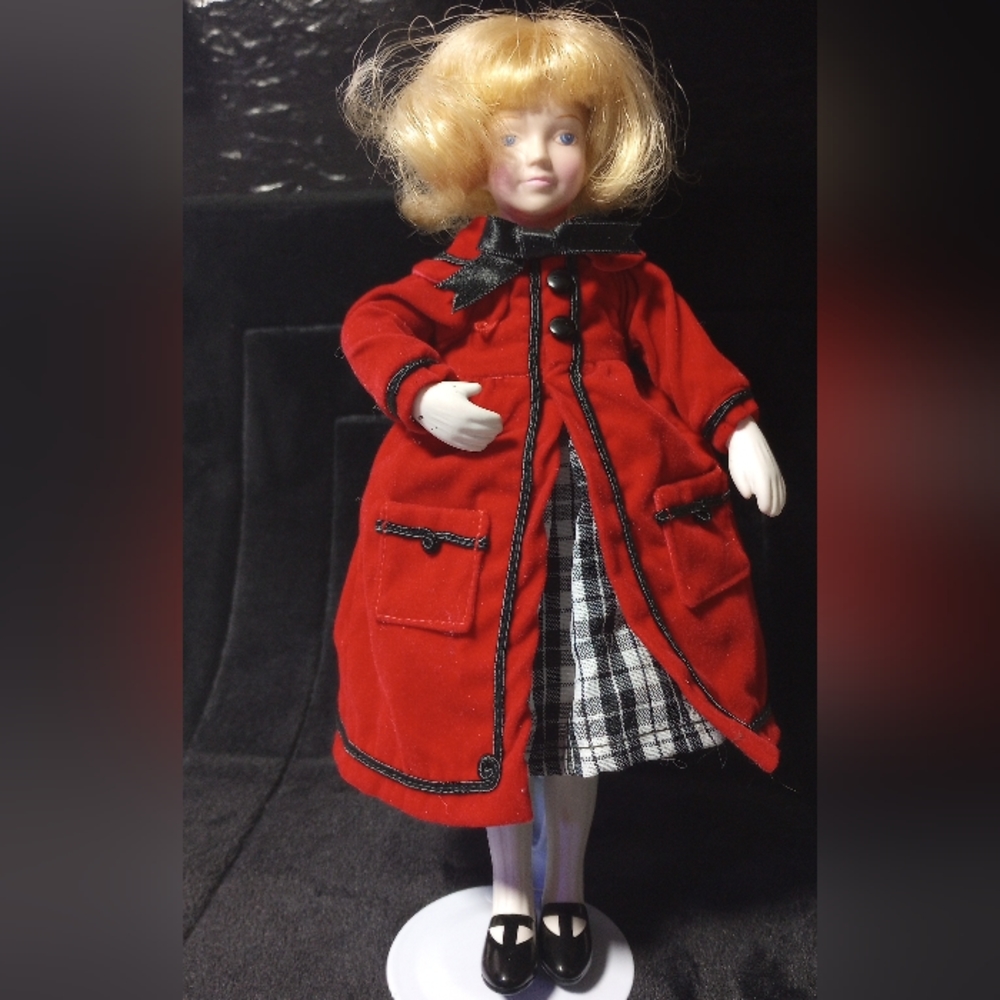 VINTAGE PORCELAIN Doll w/stand